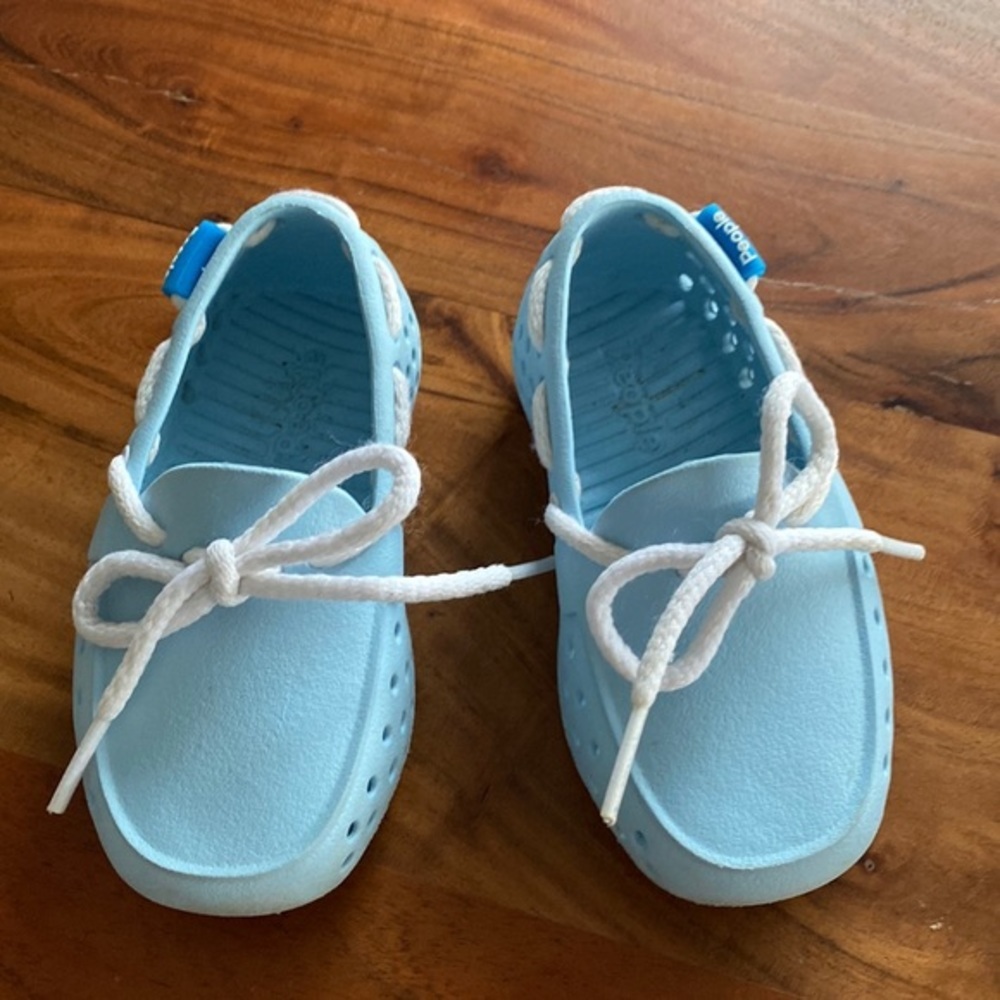 PEOPLE brand footwear, kids‎ moccasin in blue. Size 6 child. 🌟Host Pic👏